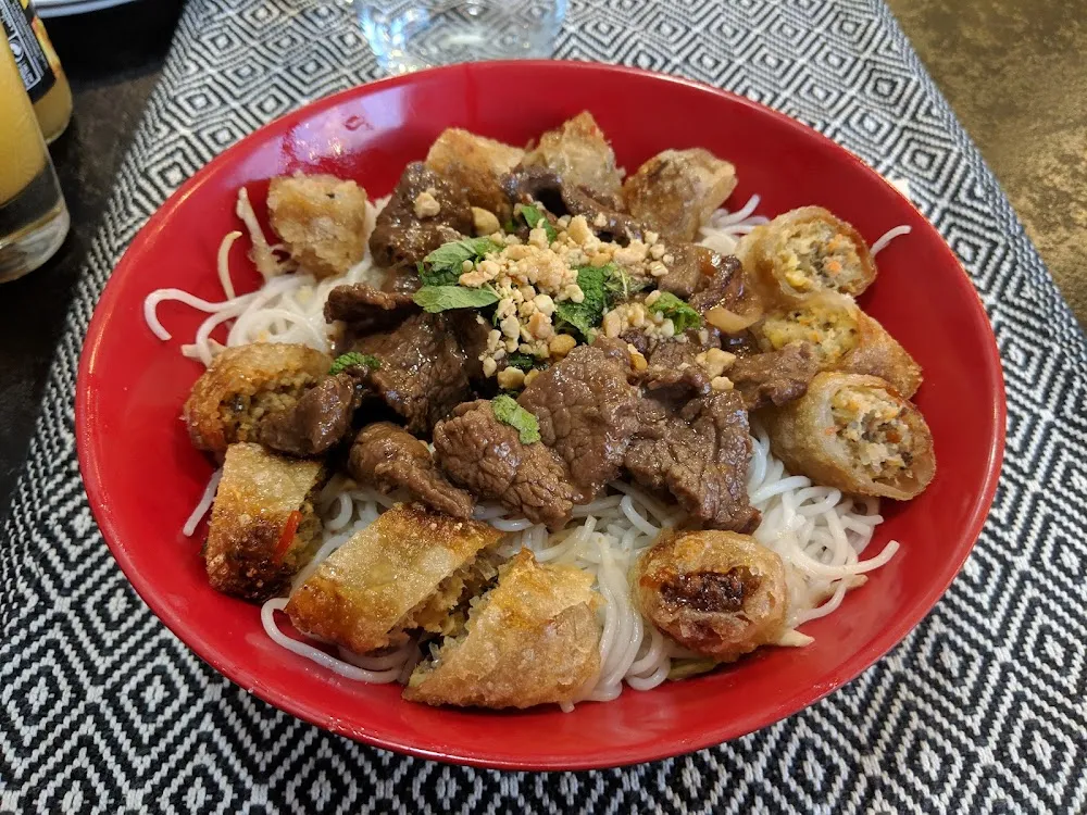 Salade de Nems Au Bœuf